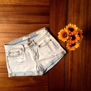 *SALE* Bullhead denim light wash girlfriend shorts